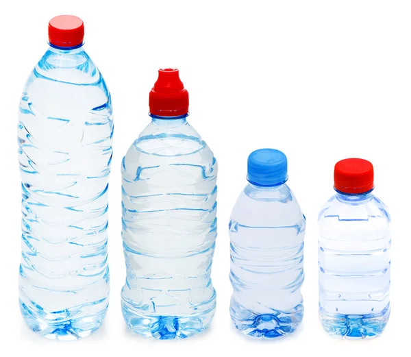 Många vattenflaskor isolerad på vit — Stockfoto