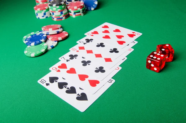 Concetto di casinò con chip e carte — Foto Stock