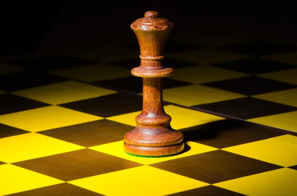 Šachy koncept s různými kusy — Stock fotografie