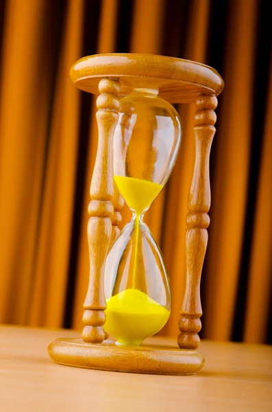 Έννοια ώρα με την ώρα γυαλί — Φωτογραφία Αρχείου