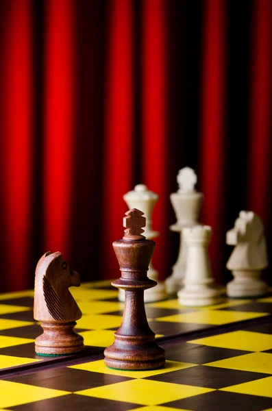 Begreppet schackspel med pjäser — Stockfoto