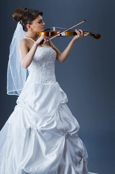 Bela noiva em estúdio de tiro — Fotografia de Stock