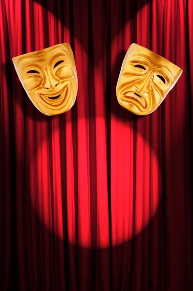 マスクを持つ劇場パフォーマンス コンセプト — ストック写真
