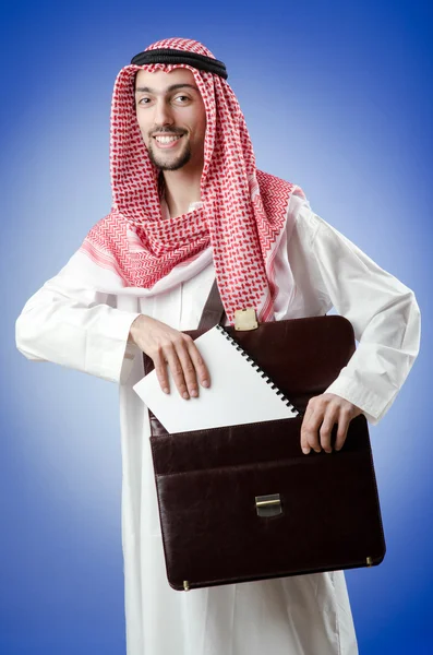 Árabe empresario en estudio de rodaje —  Fotos de Stock
