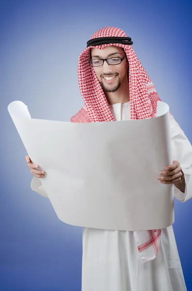 Emiraty inżynier z rysunkami — Zdjęcie stockowe