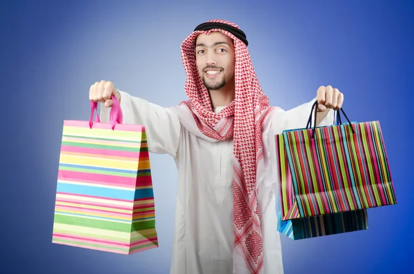 Arabische met het geschenk zakken — Stockfoto