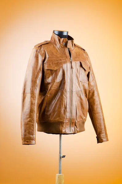 Jaqueta de couro marrom no conceito de moda — Fotografia de Stock