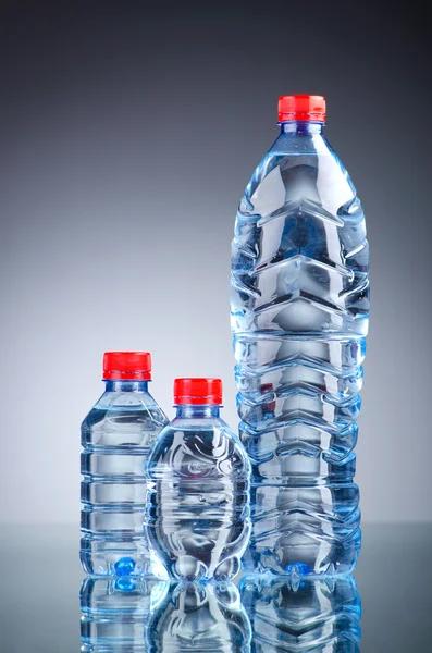 Vattenflaskor som hälsosam dryck begrepp — Stockfoto