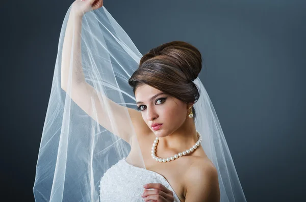 Indah pengantin di studio menembak — Stok Foto