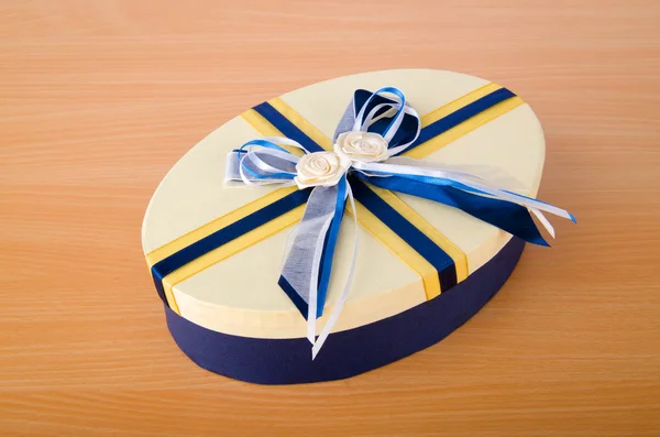 Giftbox on the wooden table — Stock Photo, Image
