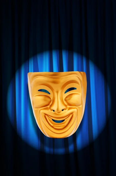 Concetto di rappresentazione teatrale con maschere — Foto Stock