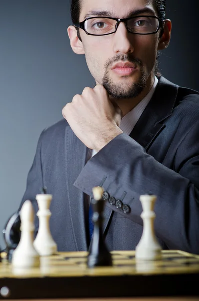 Jego gra szachista — Zdjęcie stockowe