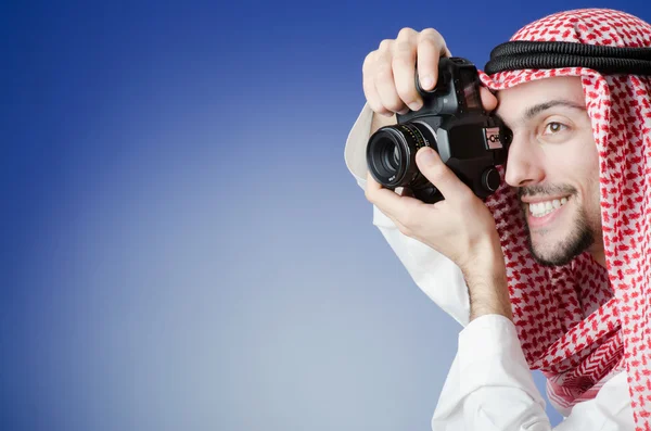 Photographe arabe en tournage en studio — Photo