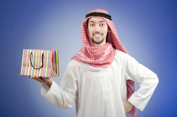 Arab z torby prezent — Zdjęcie stockowe