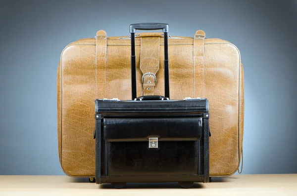 Concepto de equipaje con maleta grande —  Fotos de Stock