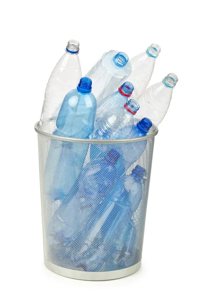 Pustych plastikowych butelek po wodzie na biały — Zdjęcie stockowe