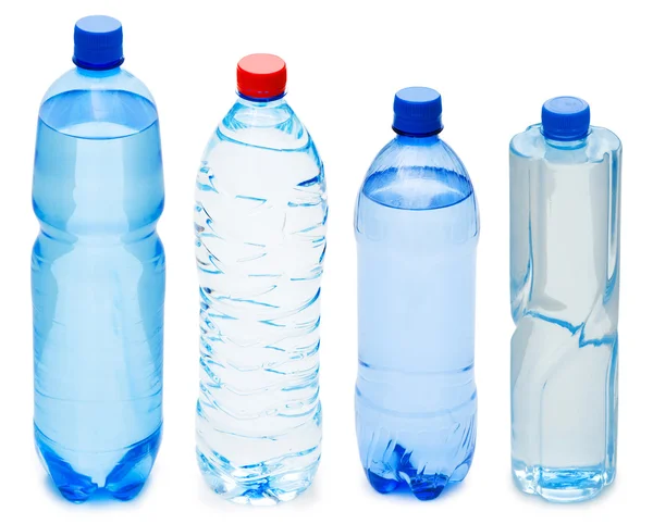 Πολλά μπουκάλια νερού που απομονώνονται σε λευκό — Φωτογραφία Αρχείου