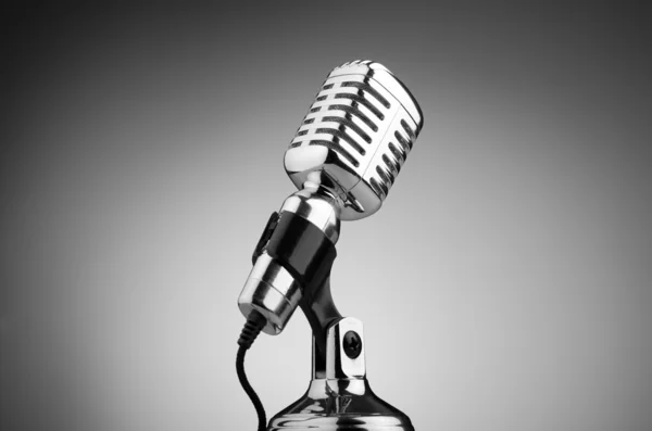 Oldtimer-Mikrofon im Hintergrund — Stockfoto