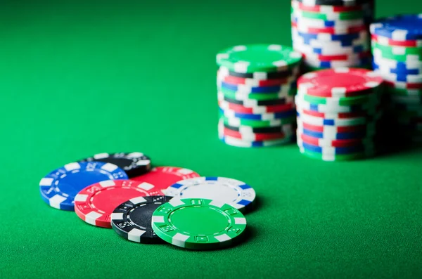 Concepto de Casino con fichas y tarjetas —  Fotos de Stock