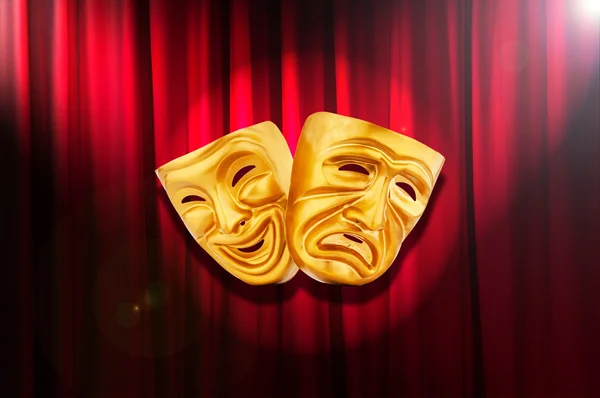 Divadelní představení koncepce s maskami — Stock fotografie