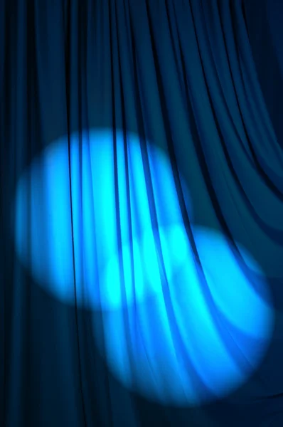 Fel verlicht gordijnen in theater concept — Stockfoto