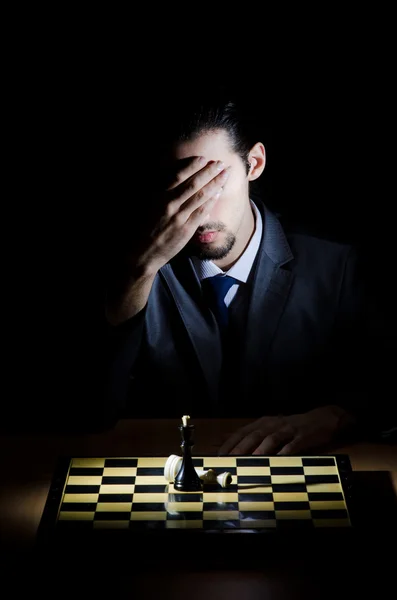 Jucător de șah care joacă jocul său — Fotografie, imagine de stoc