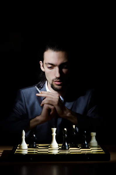 Jogador de xadrez jogando seu jogo — Fotografia de Stock