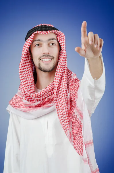 Araber drücken virtuelle Knöpfe — Stockfoto