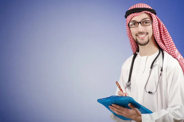 Medico arabo in studio riprese — Foto Stock