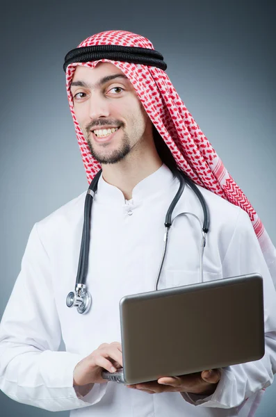 Arabiska läkare arbetar på sjukhus — Stockfoto