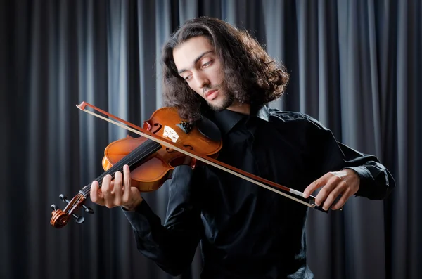 Violinista tocando el intstrumento — Foto de Stock