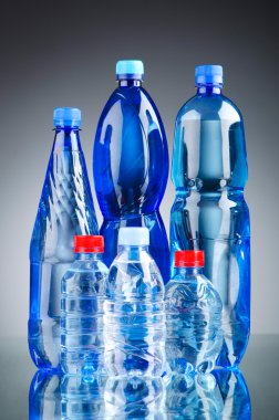 su şişeleri sağlıklı içecek kavram olarak