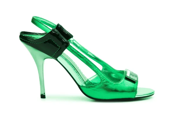 Sapatos femininos verdes no fundo branco — Fotografia de Stock