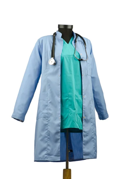Ιατρική παλτό και στηθοσκόπιο απομονωθεί σε λευκό — Φωτογραφία Αρχείου