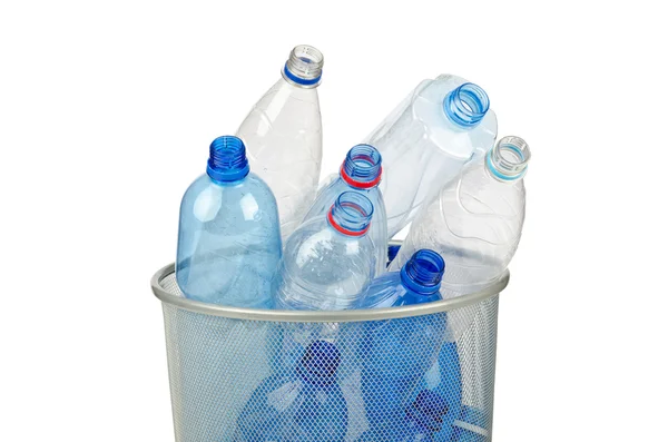 Κενά πλαστικά μπουκάλια νερό σε λευκό — Φωτογραφία Αρχείου