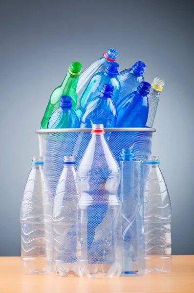 Concept de recyclage avec bouteilles en plastique — Photo
