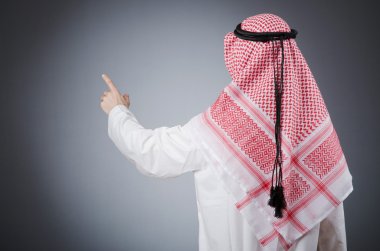 Arap sanal düğmelere basmak