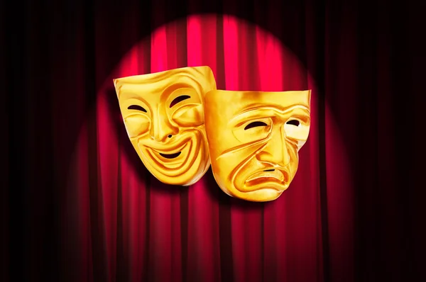 Tiyatro performansı kavramı ile maskeleri — Stok fotoğraf