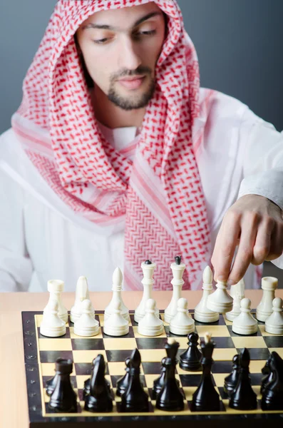Schachspieler spielt sein Spiel — Stockfoto