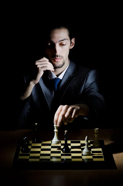 Jogador de xadrez jogando seu jogo — Fotografia de Stock