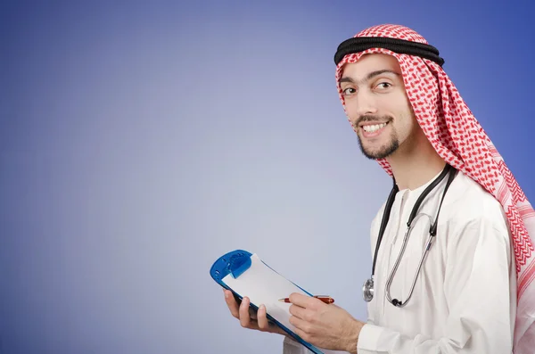 Médico árabe en sesión de estudio —  Fotos de Stock