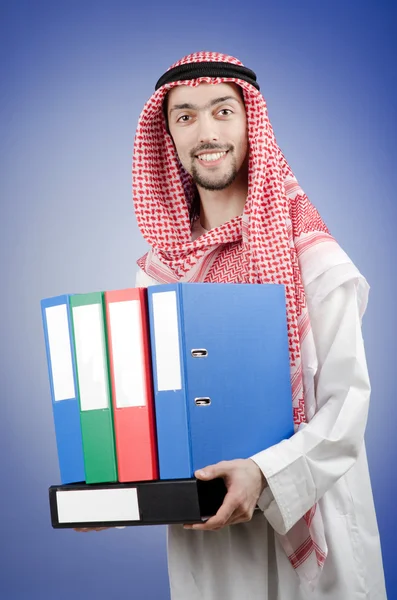 Arabiska affärsman med office mappar — Stockfoto