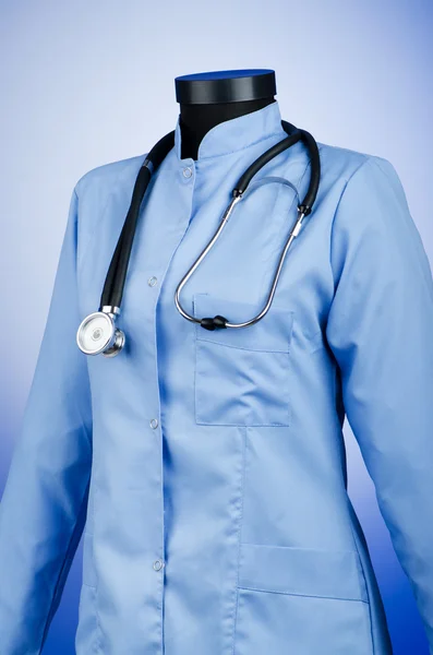 Läkare kappa med stetoskopet — Stockfoto