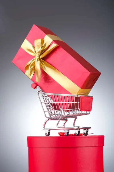 Weihnachtseinkaufskonzept mit Warenkorb — Stockfoto