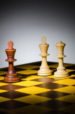 Satranç kavramı ile çeşitli parçalar