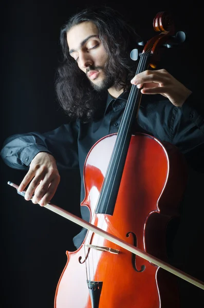 Hombre tocando el violonchelo —  Fotos de Stock