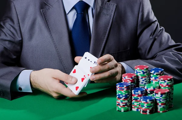 Gracz w kasynie gry z frytkami — Zdjęcie stockowe