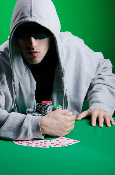 Speler in het casino en chips — Stockfoto