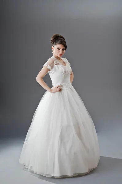 スタジオ撮影でのウェディング ドレスの花嫁 — ストック写真