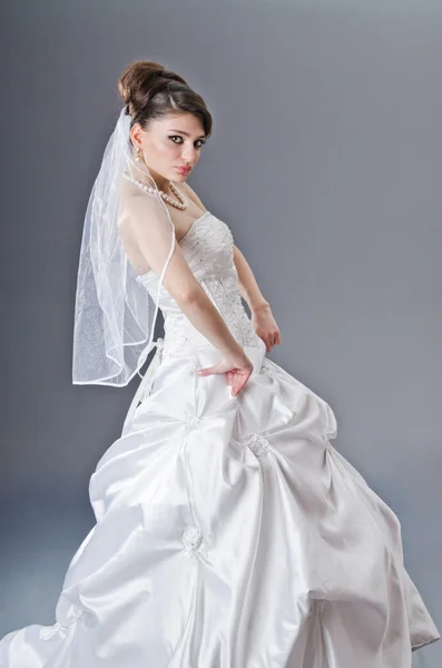 Menyasszony, esküvői ruha stúdió felvételi — Stock Fotó